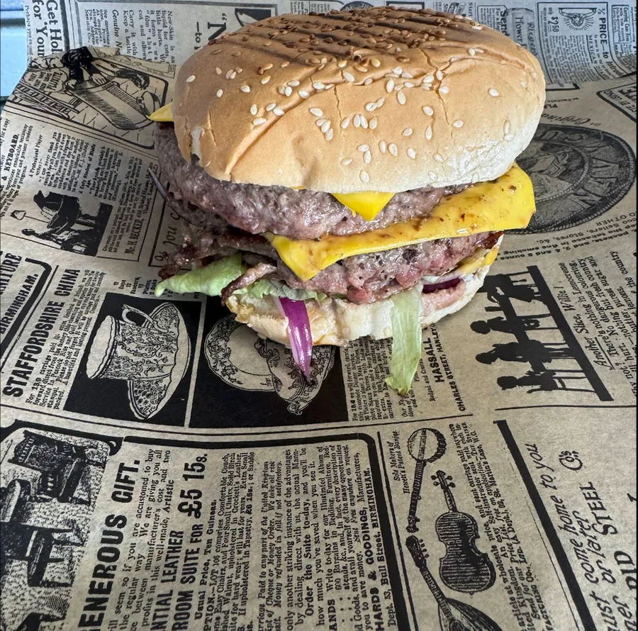 Burger cheddar Chez J&J — burger Béziers