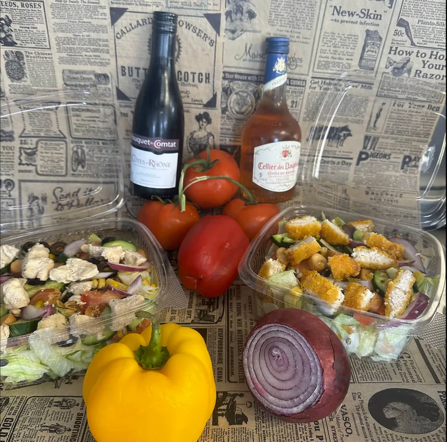 Salades repas Chez J&J — fra&icirc;ches et g&eacute;n&eacute;reuses